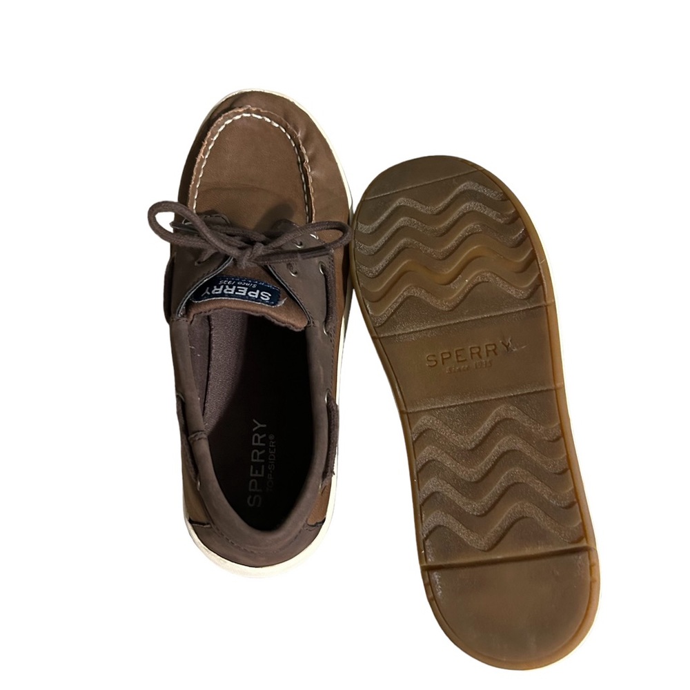Sperry Cruise Boat Boy’s Brown Leather sneakers. SIZE: 5.5M